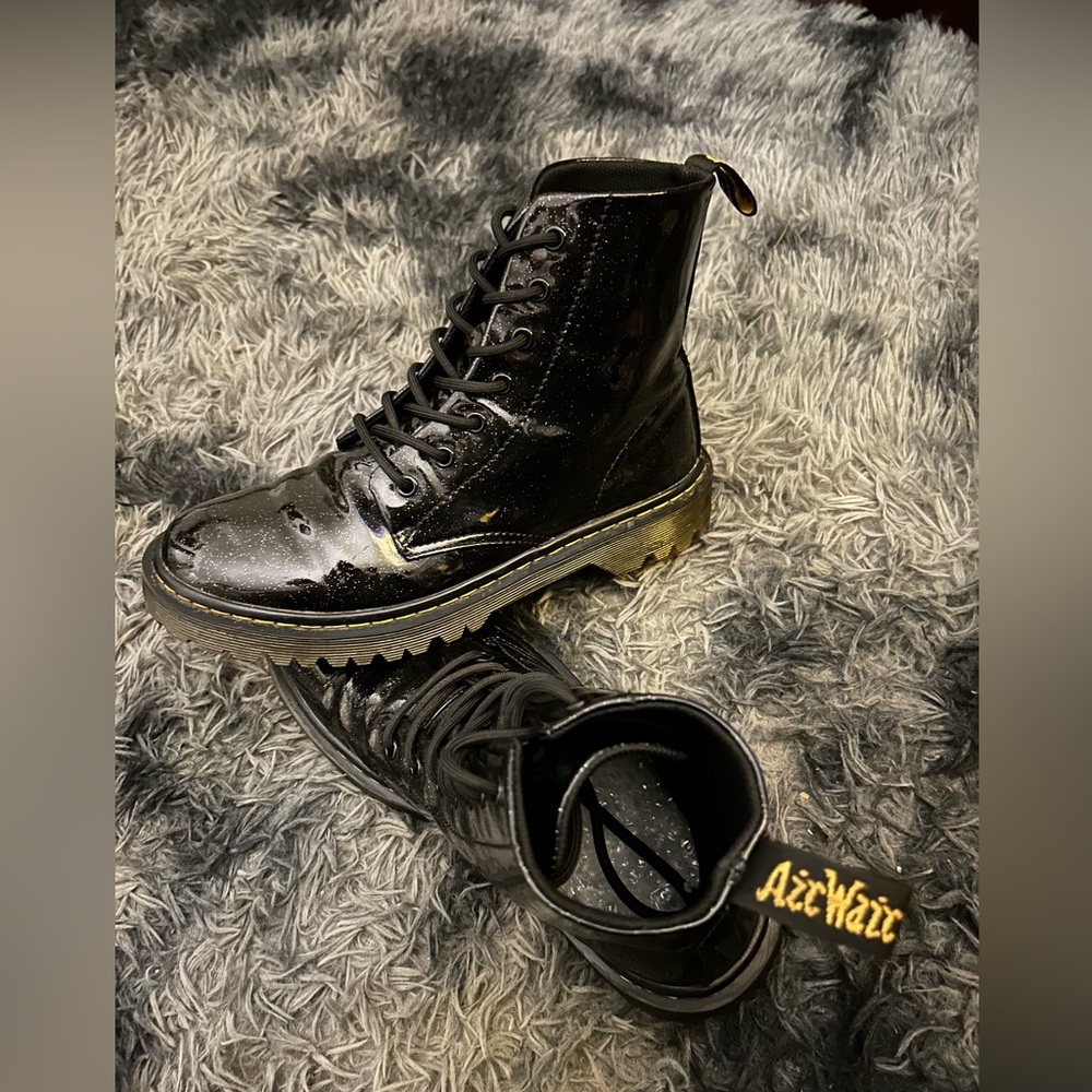 Dr. Marten Glitter boots SIZE Women’s 9